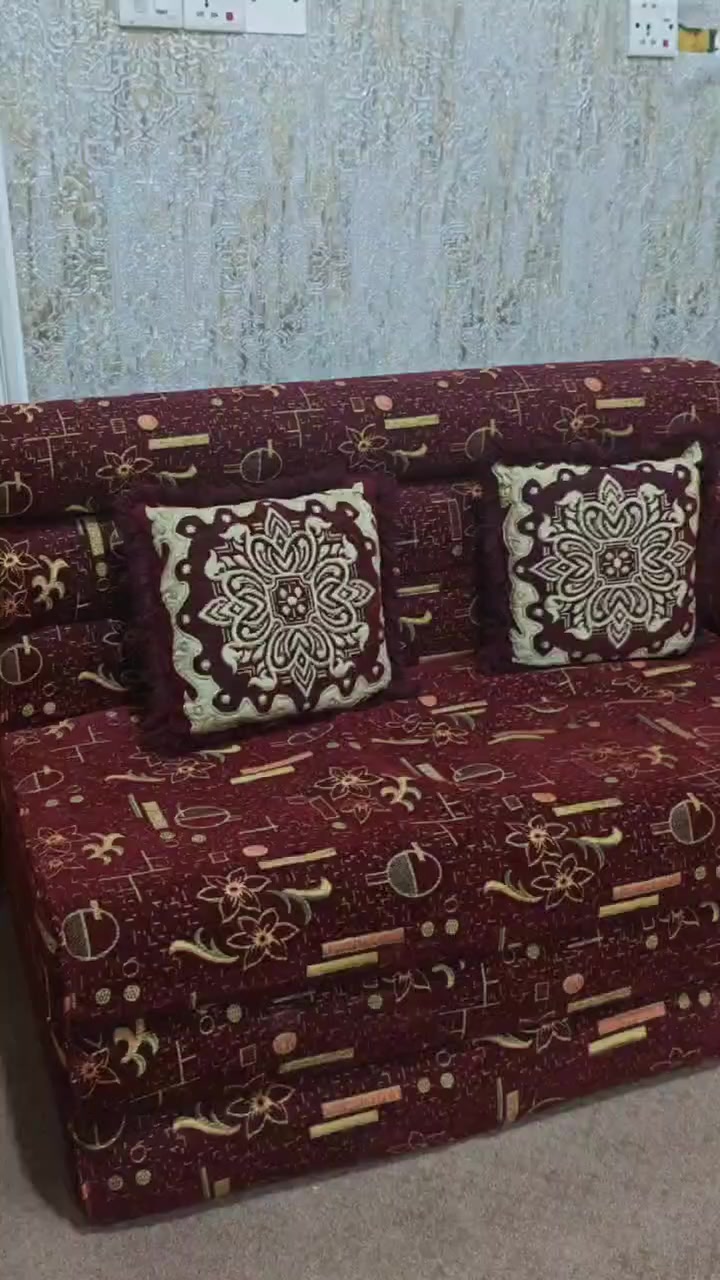 جلسه عربيه للبيع مساحتها 14 متر سعرها 400 الف دينار للاستفسار على الرقم *********** العنوان التنومه الصالحيه .
