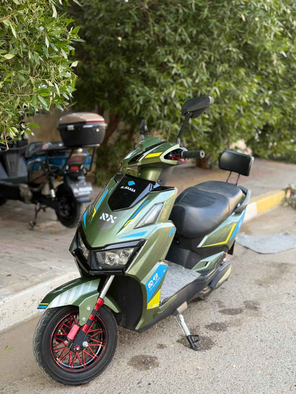 موتور شحن للبيع نظيف سعر خاص مكان رمادي ***********
