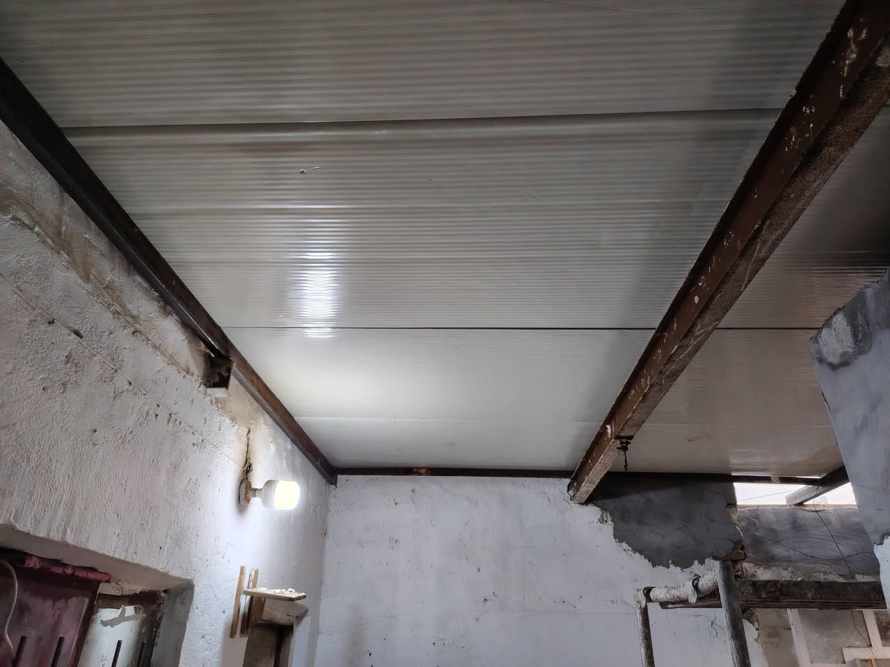 🔨 ورشة أبو إسحاق للحدادة 🔨
نقدم لكم الشغل المتقن والدرجة الأولى في:
 * 🚪 البيبان
 * 🪟 الشبابيك
 * 🌙 القمريات (الديكور)
 * 🚧 المحجّرات (الدرج والبلكونات)
جودة تضمن لكم الأمان والأناقة.
📞 للاستفسار والطلب: ***********
هل تفضل إضافة خدمات أخرى مثل "السقائف@شاره
