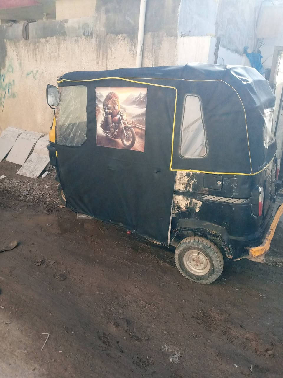 السلام عليكم 
تكتك للبيع 2020 TVS اوراق اصولية وشغاله وجاهزه 
بغداد الراشدية غير متواجد على الفيس 
***********
