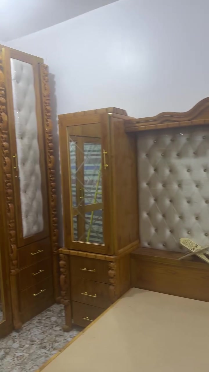 سلام عليكم غرف نوم صاج انجاره عراقي  الغرفه جديده بعدها مامستخدمه ولا نايمين بيها المكان ديالئ الخالص 
اليحب يستفسر على رقم 

***********
