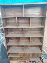 مكتبة للبيع السعر ٢٥٠ 07724031490