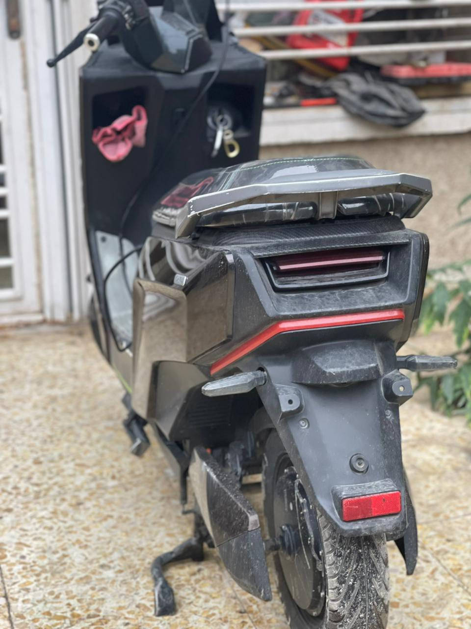 السلام عليكم دراجه شحن كرين للبيع دراجه جديده بس عوزه غسله سرعه 70 ملف 2000 عنوان بغداد الاعضميه للتواصل *********** سعر 650 وبيه مجال للشراي  متوازي عل بيعه علمود هاي عارضه بهاذ سعر
