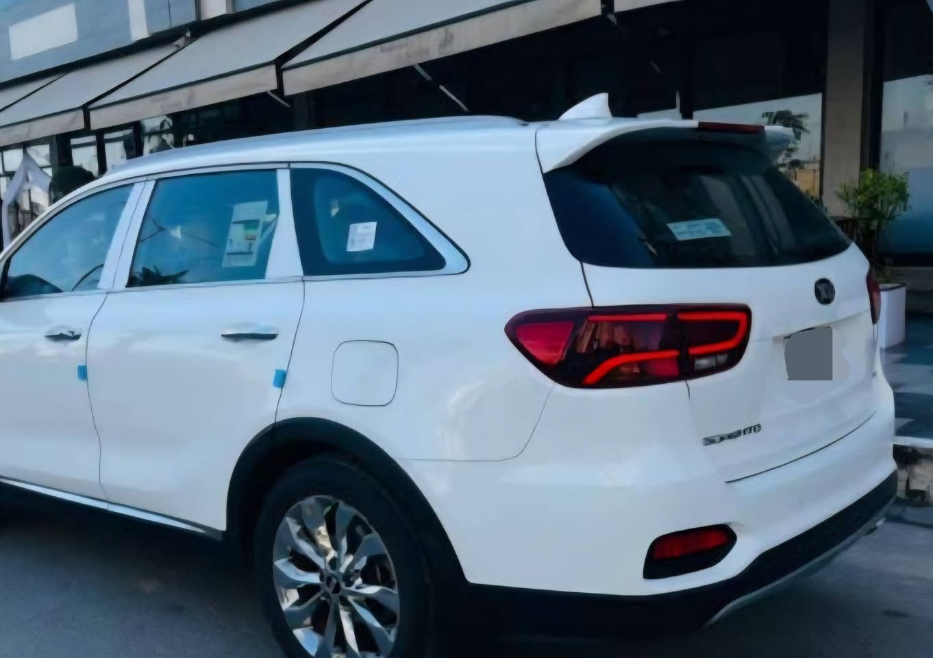 سلام عليكم 
سورنتو 2020 السياره مال اقصاد صاحبه ما يسدد ابيع بدون ارقام كفاله عامه شرط الفحص السياره فول مواصفات للخير بانو رامه بصمه بردات خلفيه ثلاث قطع تبريد السياره فول من الاخير محرك 6v 
العنوان:البصره 
رقم : ***********
