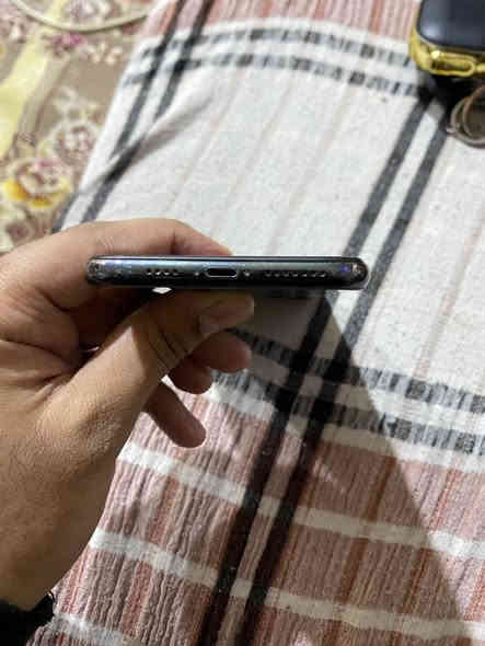 السلام عليكم 
ايفون ١١ برو ماكس للبيع 
ذاكرته ٢٥٦ GB✅
بطاريته ٩٢ كفاله مامبدله ✅
تلفون مبدل ضهر فقط ليزر مشتغلينه 
٤٠٠ وبي مجال 
***********
