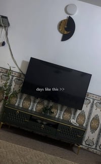 ميز شاشه فقط جديد ونضيف ٦٥وبي مجال قليل مكاني الحريه البستان ٠٧٧١٦٦٢٢٠...