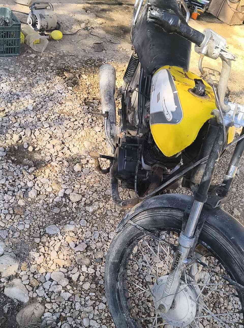 اخوان دراجه ايراني ب160 قفل مكاني القاسم شرط لا صوت با المكينه ولا نضح دهن تجفيت جديد نقصها فقط دبلات كدام ونضف كابريتر وهذا رقمي ***********
