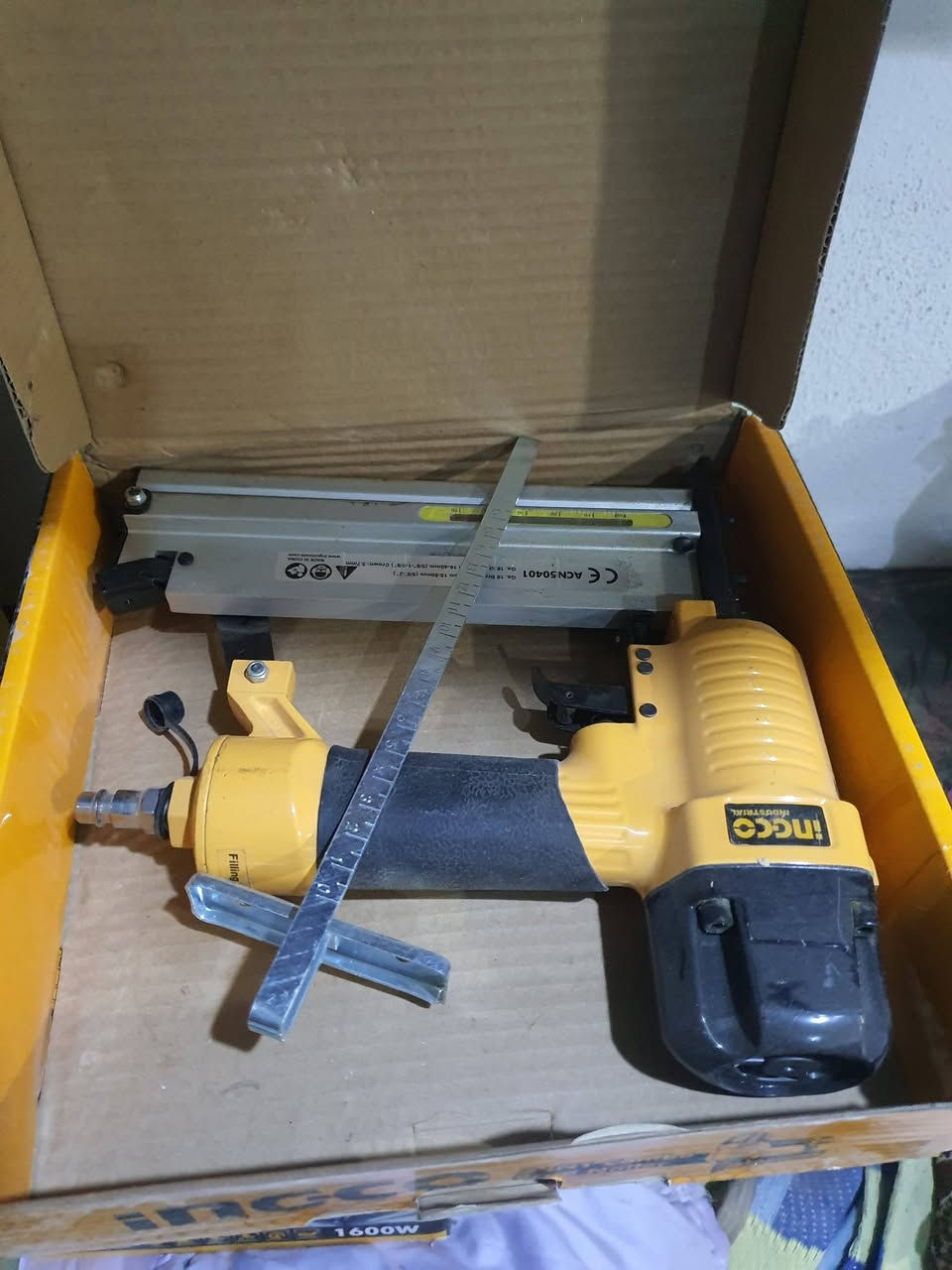 ألسلام عليكم عدد انجيكو مستخدمه اقل الساعه اذا امسحهن ينباعن جدد ما يبين مستخدمات منشار ١٦٠٠ واط رنده حجم ١٠٥٠ واط فريزه صغيره بطل مسدس كلبسات مسدس بسامير زائد بعض درازن مسامير وكلبس  للبيع السعر ١٧٥ قفل هاتف ***********
