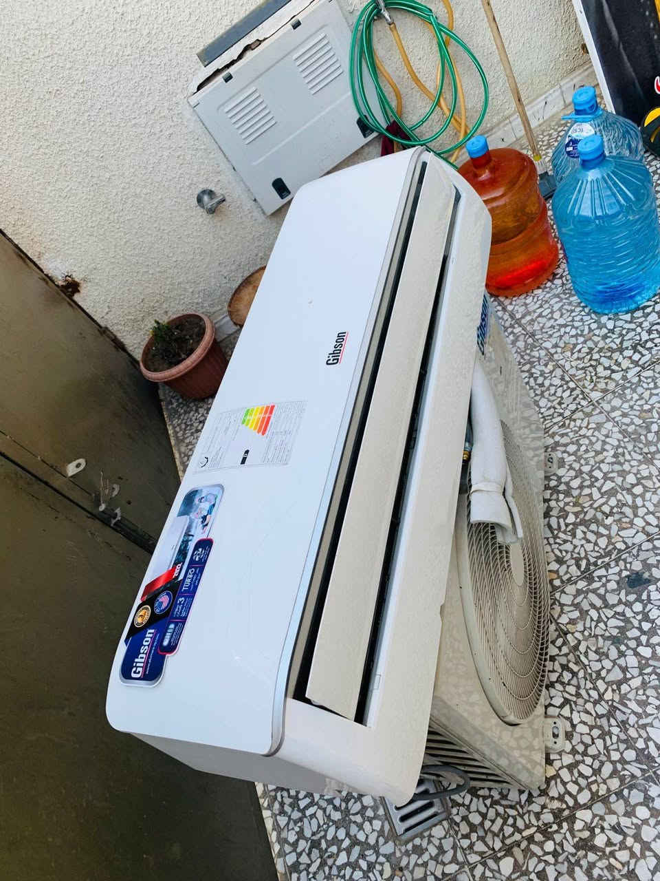 السلام وعليكم اخوان للبيع سبلت نوع جبسون 2طن نضافه 95/100 احلى من الصور بهواي كفاله من فتحت البرغي تبريده ثلج ❄️☃️🧊+ تدفئه 🔥🐦‍🔥❤️‍🔥 كامل ملحقاته بواري وايرات ريمونت حديده السبلت غازه مالت الشركه مقفول بي
مشدود وفدحته بيدي والله تبريده خير من الله بس بي جويه بل داخليه مال بخور 
سعره350 وبي مجال العنوان بغداد مدينة الصدر 
***********
