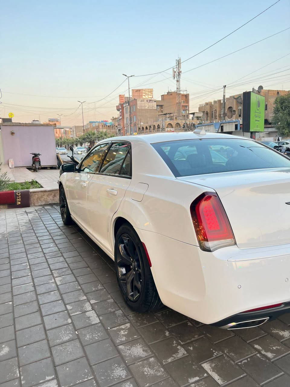 السلام عليكم اوباما للبيع او مراوس بسبورتج ٢٠٢١ جي تي حصراً
اوباما(s) مديل 23 وارد الضرر البنيد معدل على البارد وتكحيل فقط بدون ايرباء بدون شاصي كفاله كير مكينه كفاله 
المواصفات
بنوراما . مثبت سرعه +ثلاث وضعيات قياده .كشنات جلد اسود +سقف اسود .سستم سماعات +دمام خلفي .دخول ذكي + تشغيل عن بعد . كرسي كهرباء ثلاث وضعيات . ويل ٢٠ انج +فتح صندق عن بعد . نظام الدفع خلفي تو ويل المرغوب + محرك 3.6 .رقم بغداد بسمي تحول مباشر 
سعر 310 $ وبيها مجال . ماشيه(١٠٠) كم
 رقم *********** مكان السياره بغداد

