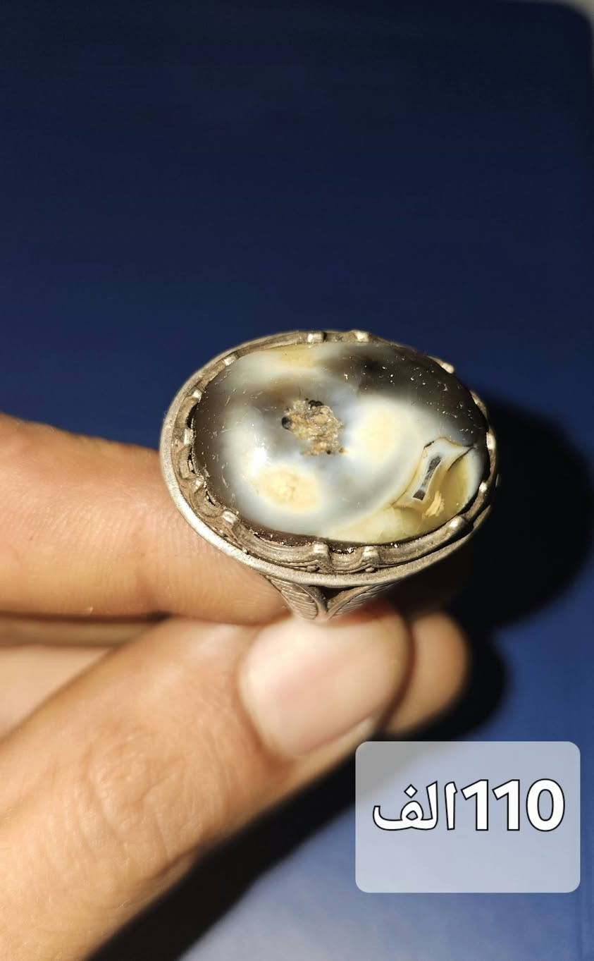 السلام عليكم
محابس للبيع عقيق يماني مصور
عطفه /سلوى/سليماني/داودي 
شباب محابس حلوه سعر موجود بالصور
عنوان /البصره التنومه ***********
موجود واتساب
