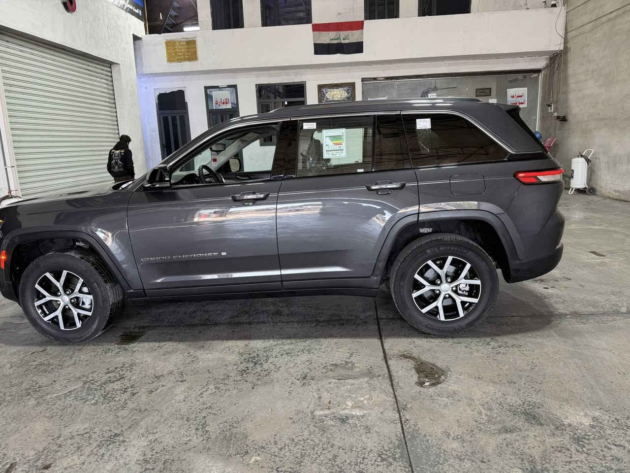 السلام عليكم
من رخصة الادمن المحترم 
للبيع او مراوس باقل 
جيب 🚙 غراند شيروكي. 2023. لمتددد فول ماعدا الفتحه. 5 راكب 
محرك 3600 (v6) مكفول 
كير. كفاله 
شواصي كفاله 
لغود كفاله
ايرباك كفاله
تشغيل عن بعد
توقف ذاتي
رادار عدد 3
جنطه كهربائيه 
فور ويل 4/4
كير ماوس
شاشه كبيره
كراسي جلد اماميه كهربائيه مع تدفئة 
الحادث. جاملغ امامي تبديل
مع صبغ صفحه الصدر 3 قطع صبغ 
دواخل كفاله 
تكم كفاله 
سياره ماشيه 12800 اخت الزيرو
رقم. اربيل.  وكاله. او تحويل 
متوفر صور الحادث. بجم كبس
مع سونار
السعر. 33$.  بيه مجال بسيط
مكان.  السياره. بغداد. الكرخ 
للاستفسار 
***********
