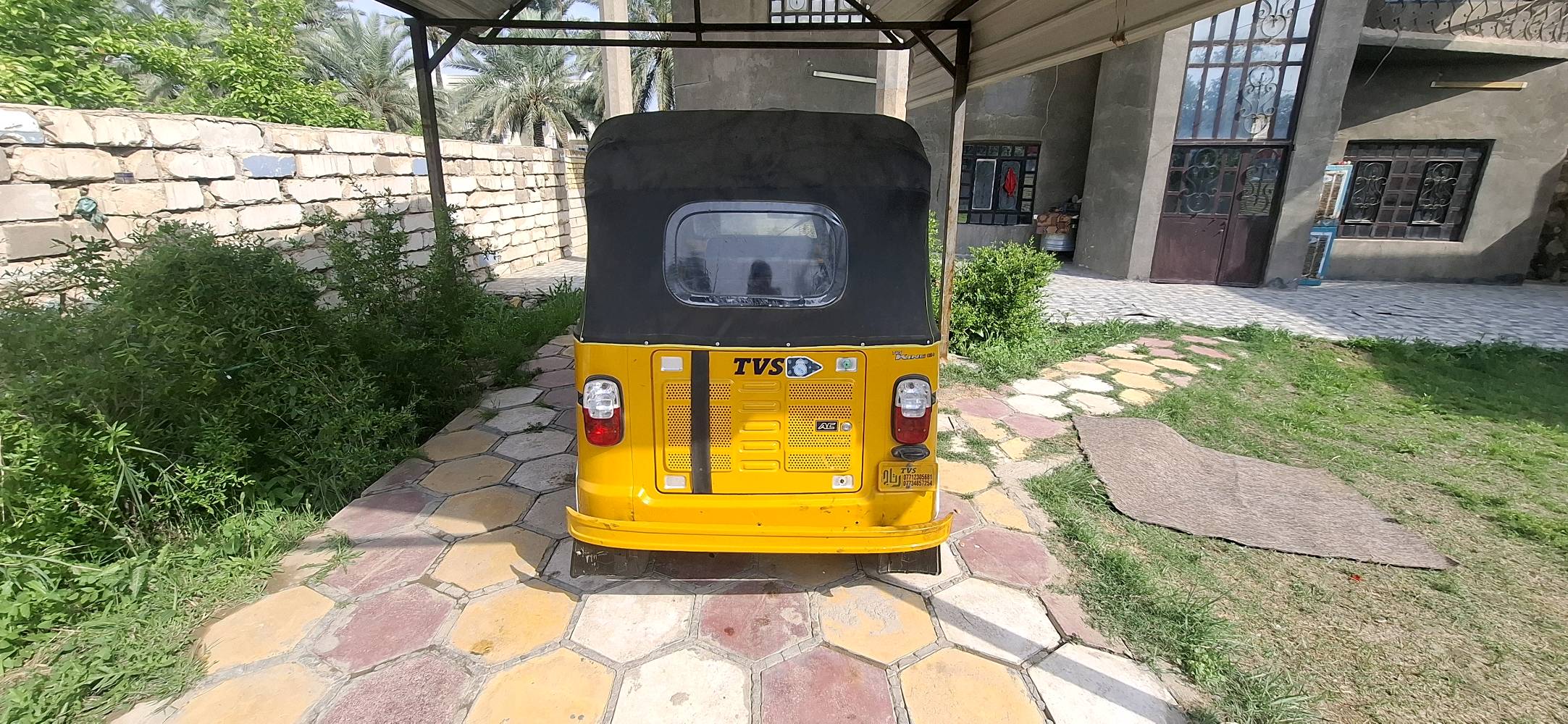 عندي تكتك TVS لون أصفر بحالة ممتازة للبيع. الاستخدام كان خفيف وحافظت عليه بشكل جيد. مناسب للتنقل في الأماكن المزدحمة وفعال من حيث استهلاك الوقود.