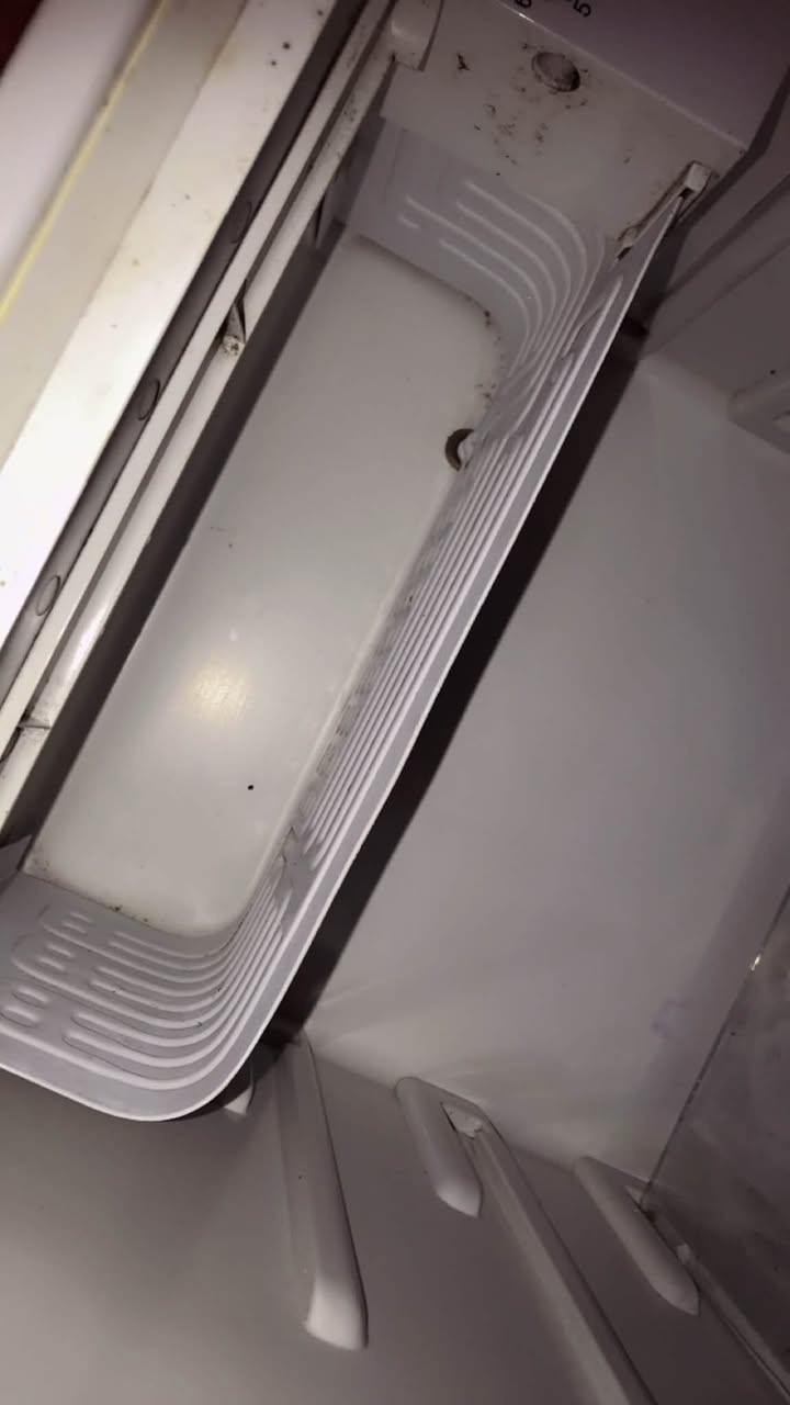 ثلاجه. شغاله  مابيه كل  شي   السعر ٦٠وبيه مجال عنوان نجف. شراي. يدخل خاص  العنوان نجف


**إذا كنت صاحب هذا الإعلان وتريد حذفه لأي سبب، رجاءا أرسل رسالة إلى الدعم الفني**