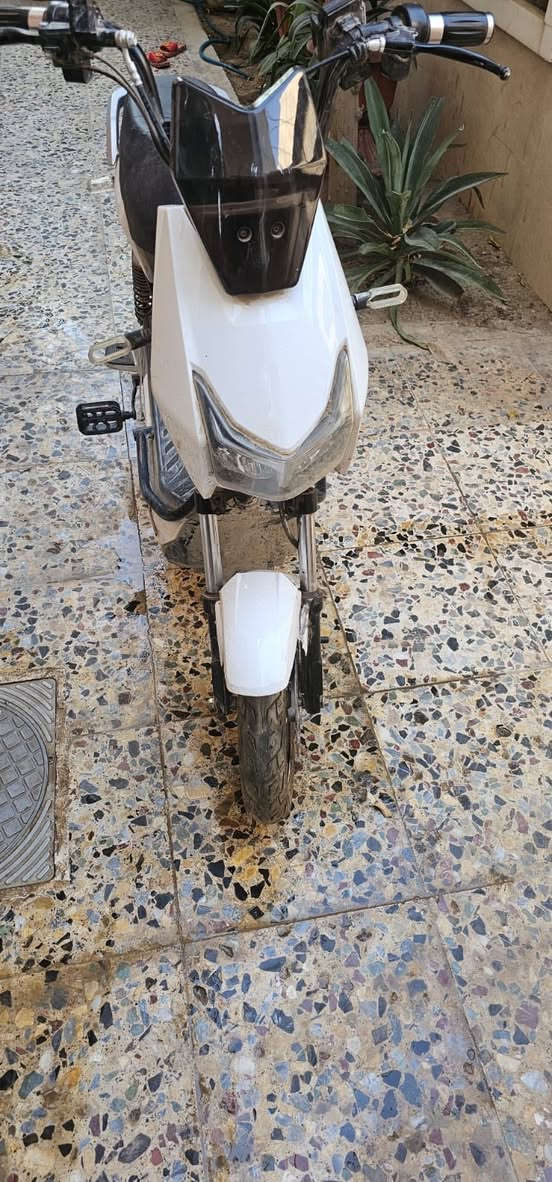 الدراجة نضيفة فقط تحتاج شحن بطارية السعر 150
***********
