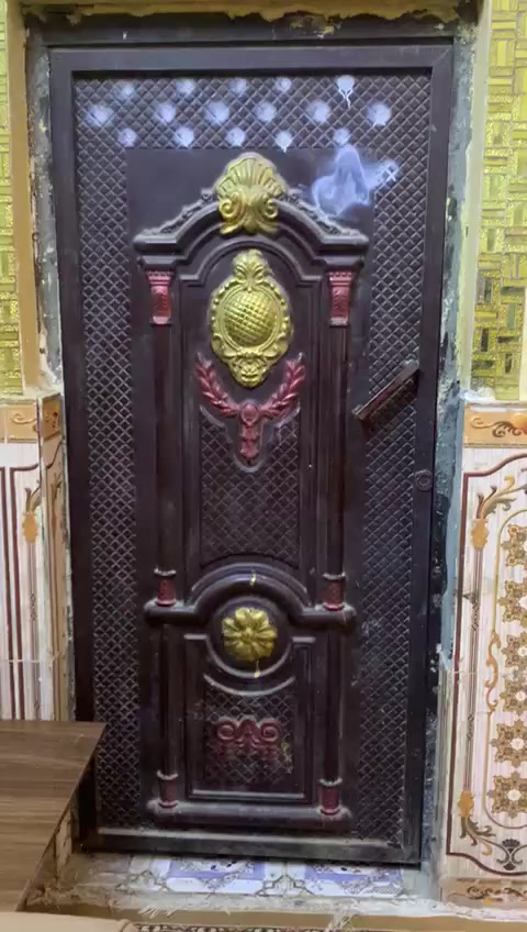 اسلام عليكم بيت للبيع المساحه100متر طابو صرف طابقين/الطابق الاول يتكون من غرفه وصاله وصحيات داخليه وخارجيه ومطبخ.ولطابق الثاني مبني بيه بس غرفه وصاله يعني غرفه ممبنيه بعدهي موقع البيت ناصريه الاسكان الصناعي نزله الوله شارع مجمع الاسكان الكبير/عرض الشارع20متر للاستفسار اكثر اتصل*********** ولي يحب يراسل الخاص مفتوح.
