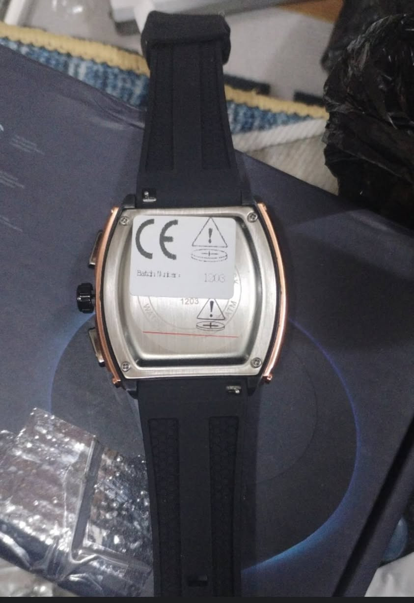 ​⌚ ساعة OFNS الرياضية - فخامة وأداء ⌚
لأصحاب الذوق الرفيع والستايل القوي، ساعة (OFNS) الأصلية بتصميم عصري وخرافي!
​التصميم: هيكل "سكيلتون" (Skeleton) يبين تفاصيل الساعة الداخلية، مع إطار مطعم باللون الذهبي (Rose Gold) وسير ربر (Rubber) مريح جداً باللبس.
​المكينة: تعمل بنظام الكوارتز الياباني (Japan Battery) دقة عالية جداً بالوقت.
​المميزات:
​مقاومة للماء (استخدام يومي، غسل إيد ورذاذ).
​عدادات داخلية شغالة (تاريخ ووقت 24 ساعة).
​شكلها يوحي بالماركات العالمية الفاخرة مثل (Richard Mille).
​الحالة: [ الساعة جديدة غير مستعملة ].
​السعر: [ 35,000 ] دينار (وبيها مجال للشراي الطيب).
الموقع: [ الانبار - قضاء هيت ].
للتواصل: [ ***********].
التوصيل : [ يوجد توصيل لجميع محافظات العراق ]
​"يلوك ليدك وتجملك بكل مناسبة، لا تفوت الفرصة!"
