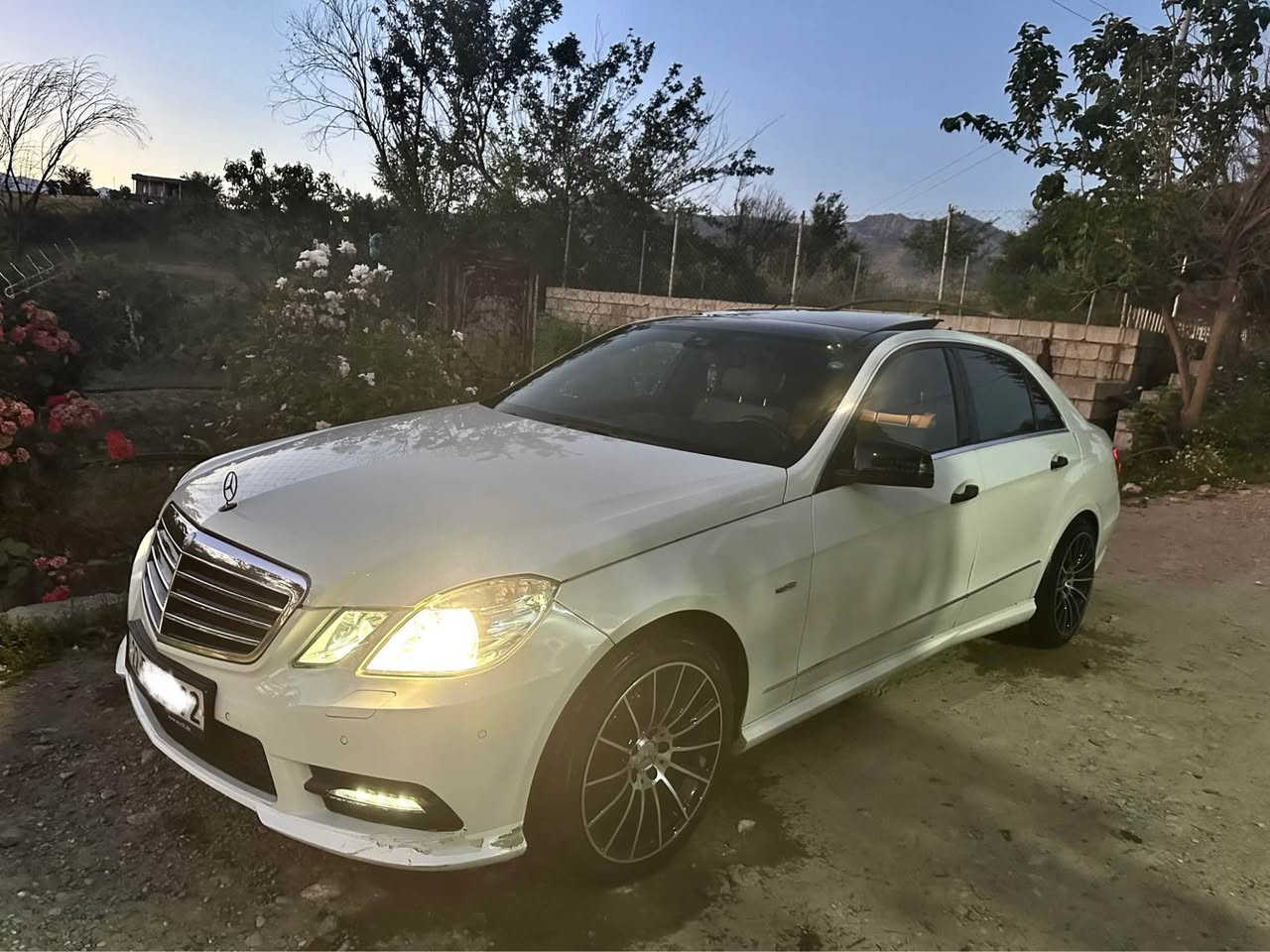 مارسیدس بێنز 2012  E200   سپی بەفری قەپات مواسفات چوار بستۆنی تۆربۆ  بیلاد AMG یەک چاملخی لای سەکن بۆیاخە بێ ناوگرتن  سەیارەکە قەپات مواسفاتە +پانۆڕاما+سێمۆد لێخورین، eco-sport-comfort+کوشن جلد+کوشن کارەبا+بەگ لایت لید+لایت لیدو حەدەسەو زینۆن+گێر لەسوکان+٥پەردە+ ئۆتۆستارت ستۆپ+ئۆتۆهۆڵد+پێشو پشت  حاسە+شاشەو کامێرا+خەتی جادە+ناوەکەی کامل لیدی بیلادیە+سوکان ڤۆلیۆم  پادێلشەفتی سەر سوکان +فۆرمیکا +قەپاخ بانسوو دیسکی بیلاد AMG+دیسک هەوای+ئاوێنە ئیشارەت+چوارتایو ویلی ٢ سایزی AMG لۆکی لەژێرە  گێرو مەکینە بەشەرت نەکراوەتەوە  ١٠٨ هەزار مایڵ ڕۆشتوە سارەکە سەنەوی تا کۆتای ٢٠٢٨ تازەیە سارەکە بێ
مەسرەفە سارەکە سارەگ ماڵی خۆمە یەکدەستە ٨ساڵە لەژێر  دەستی خۆم دایە بۆ یەک ٢٥٠ مەسروف مەگرێ  سحری ١٩٠ وەرەقەو مەجال   ::::شوێن قەلآدزێ :::::::::*********** ☎️ السليمانية, العراق

