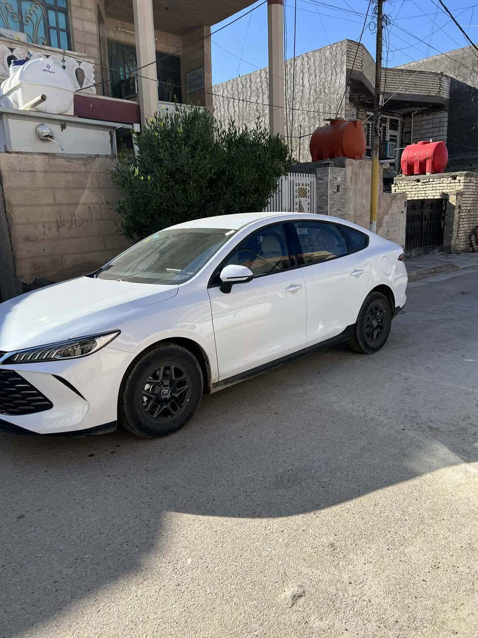 السلام عليكم   BYD  كل بلاس موديل ٢٥ زيرو شاحن أصلي المكان بغداد السعر ١٨مليون  و٣٠٠ رقم الهاتف ***********
