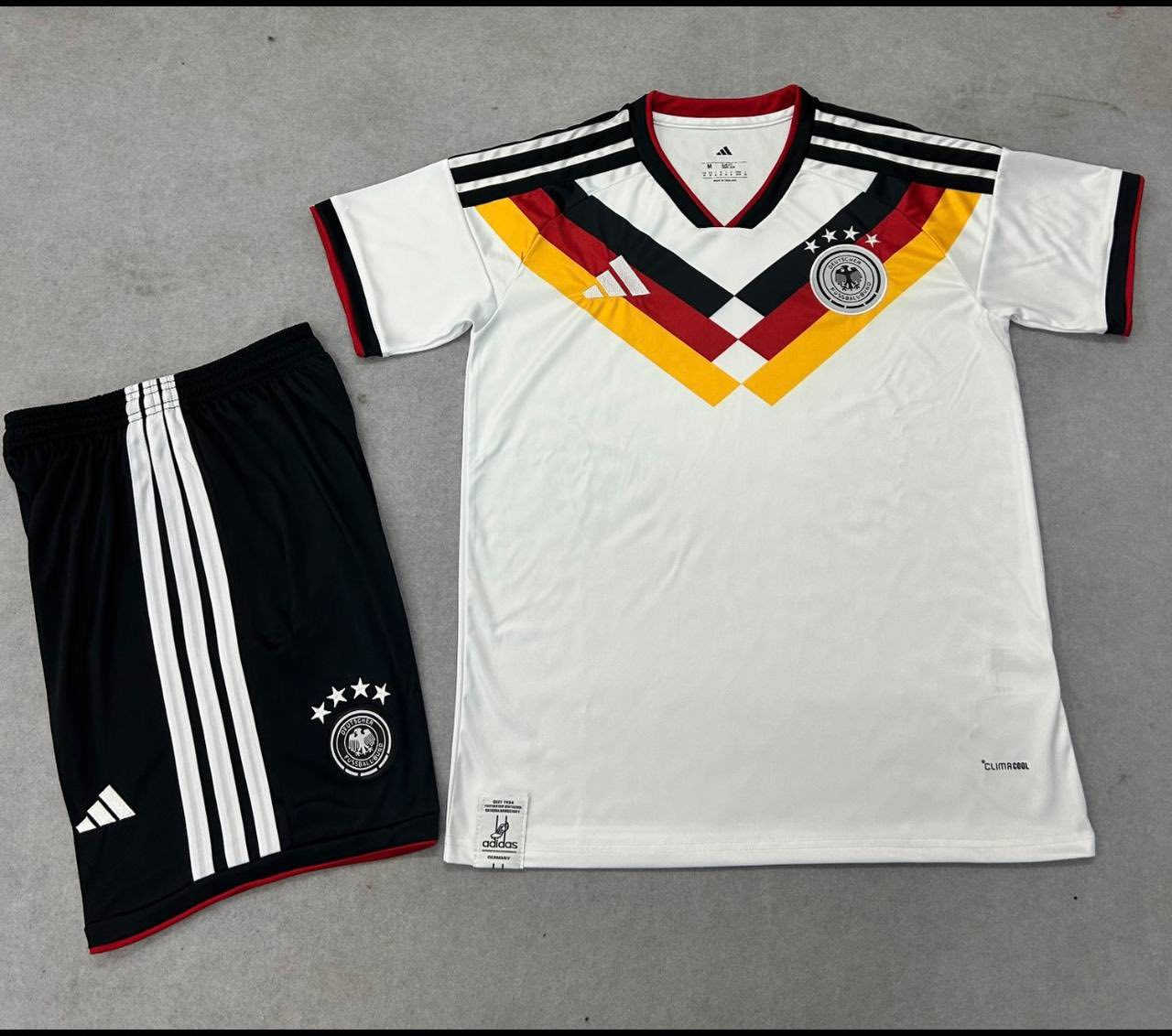 دريس وشورت نسخة مشجع فول كوالتي سعر ١٢ فقط قياسات .m.L.xl.xxl السبت يوصل اذا  تحجز راسلني خاص لو واتساب ***********
