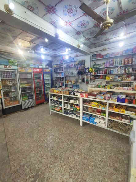 اسواق للبيع 5 برادات 2مجمدات +ميوز 4+رفوف +سلات 2+شاشه +كامرات 4+سبلت +بضاعه كامله للتواصل ***********مستعجل ع البيع
