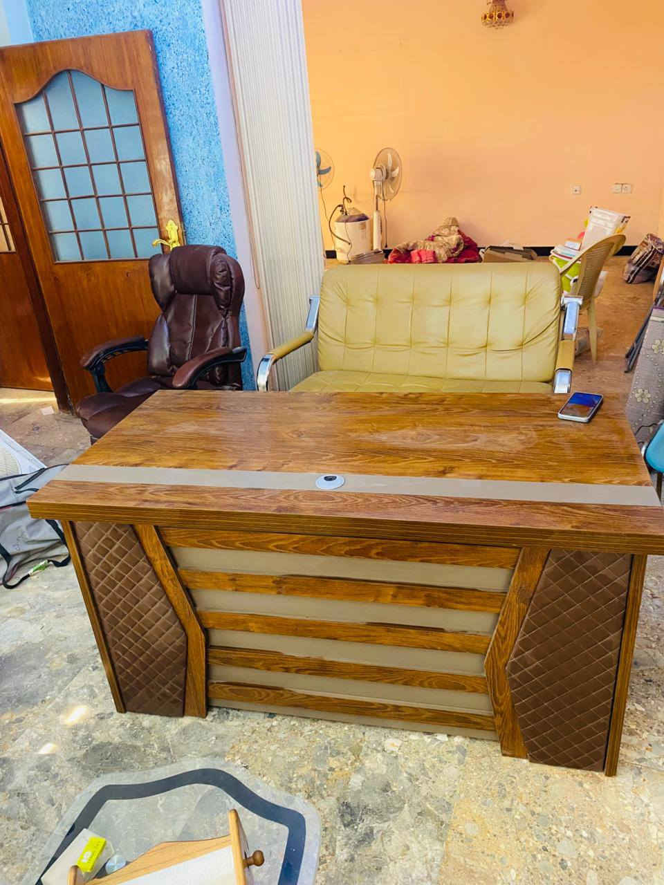 السلام عليكم غراض مستعمله شي قليل البيع كرسي وميز ومقعد جلد يرهم مكتب ومحل وصيدليه ومكتب عقار  ويوجد توصيل مكلف ب النشر الاستفسار الاتصال على الرقم ***********
***********
