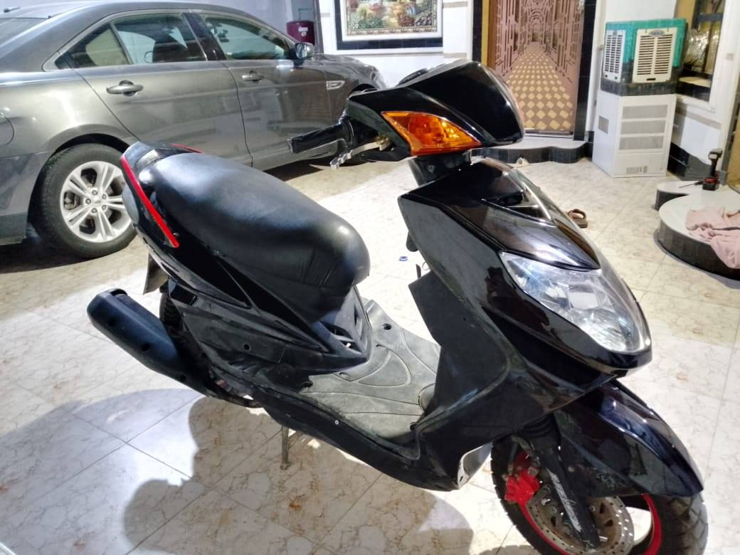 دراجة نضيفة و مرتبة على أيدي اسود مطعم بحمر لونها دراجة اطلع بيها تراي وين متريد دهن كلة 10w40 و محسن
نقصها اشياء بسيطة كلش تجي و تباعها هاشمية, بابل


**إذا كنت صاحب هذا الإعلان وتريد حذفه لأي سبب، رجاءا أرسل رسالة إلى الدعم الفني**