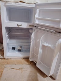 ثلاجه • مستعمله • شي بسيط