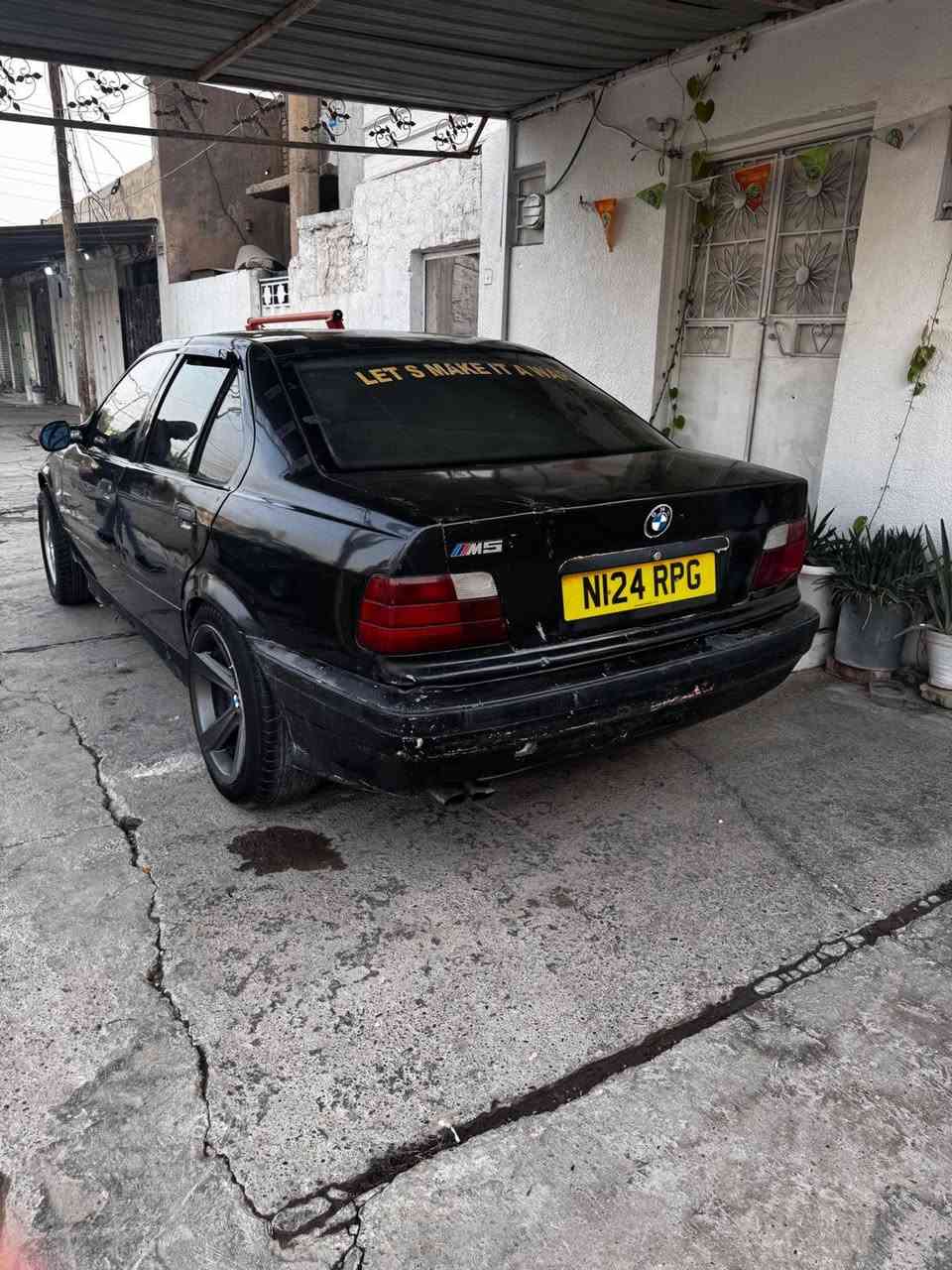 السلام وعليكم بي ام خفاش موديل 93 محرك 4 سلندر محرك وكير كصه سنويه عضم عاج موازي فول عادي ساره جاهزه العنوان سامراء السعر 25 قفل / ***********
