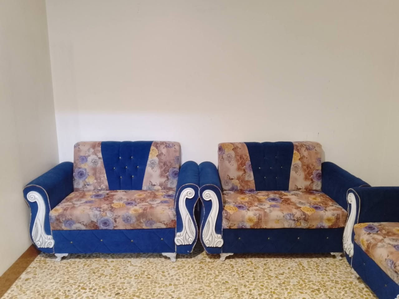 بيـع مستعجــل 🚴‍♂️
طخم تركي شغل موصل ☝
 نظافة فول لا كسر ولا اي شي ☝
السعر 200 الف قفل 💵
العنوان موصل الايسر حي سومر الاستفسار ‏‪***********‬‏
