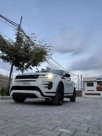 🚘 رانج روفر إيفوك 2023 – تجمع الفخامة والقوة في سيارة واحدة! ✨ إذا كنت...