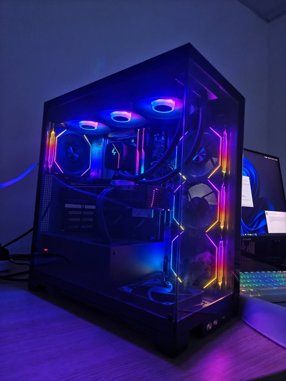 Case: Xigmatek 8X Fan RGB 

CPU : RYZEN 7 9800X 3D + Contact frame
CPU Cooler: Liquid DEEPCOOL LS720 360MML 3X Fan

GPU: RTX 5070Ti 16GB Asus Prime Oc 3X Fan

RAM:(2*16) 32GB  6000MHZ G-Skills DDR5q 
Motherboard: Asus Prime X870-P

Hard: 1TB SSD NVME M.2 Kingston

PowerSupply: 850 Watt 80+ Gold DEEPCOOL 3.1 

Whatsapp: ***********
