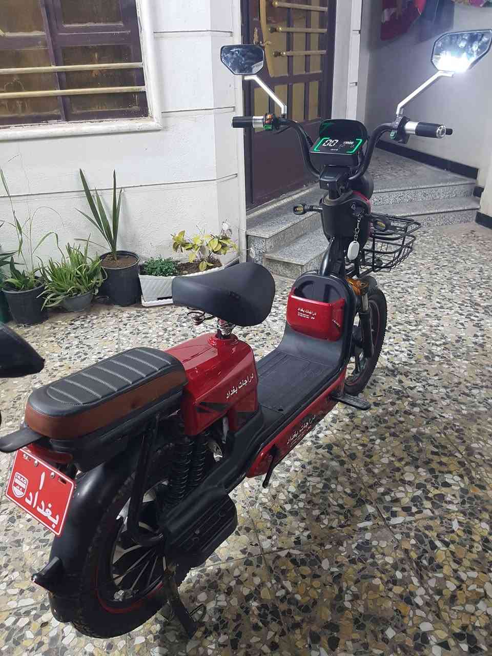 السلام عليكم 
دراجه شحن حجم ٢٠
كامله كل نقص مابيه 
استخدام قليل 
بطاريات كبار 5
ملف حجم كبير 
سرعه ٨٠ حقيقي
شاحنه الاصلي 
السعر 350 الف
بغداد الامين الثانيه 
***********
