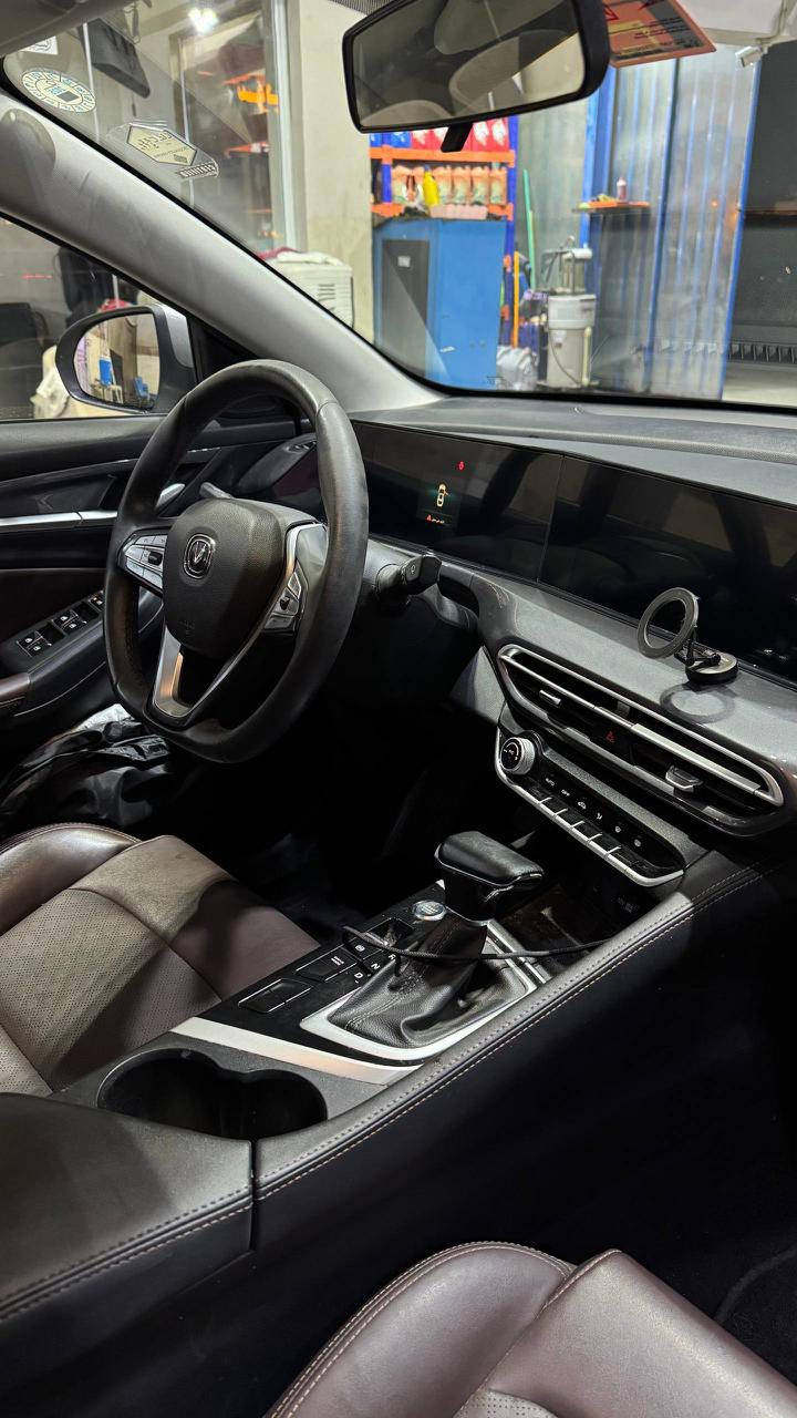 شانجان ايدو بلاس 2023 
بيع مستعجل 
سيارة نظيفه كلش بدون اي شي وسونار مرفق بالمنشور 
ثلاث وضعيات قياده ايكو سبورت نورمال 
داخل جلد جوزي 
تحكم ستيرن جهتين 
لد نهاري 
بصمه 
تشغيل عن بعد 
فتحت شقف 
كامرات 
حساس
سايد بريك كهربائي 
مقاعد جلد 
حساس ضغط ايطار 
شاشه لمس 
تبريد قطعتين 
وبعد مواصفات هواي 
محرك1500توربو 
السعر120 وبيها مجال ماشيه 70 
للاتصال 
***********
