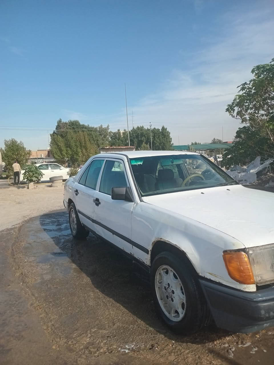 سلام عليكم مارسدس دب موديل 86كامله السياره معمره عوزه فقط تنكجي وصبغ شوفت عينك كامله سيارب من حدادين كير جديد محرك جديد كامله سياره من كلشي رقم بغداد الدولي سعره 36وبيه مجال حك الجيه اتصل عل رقم ***********
