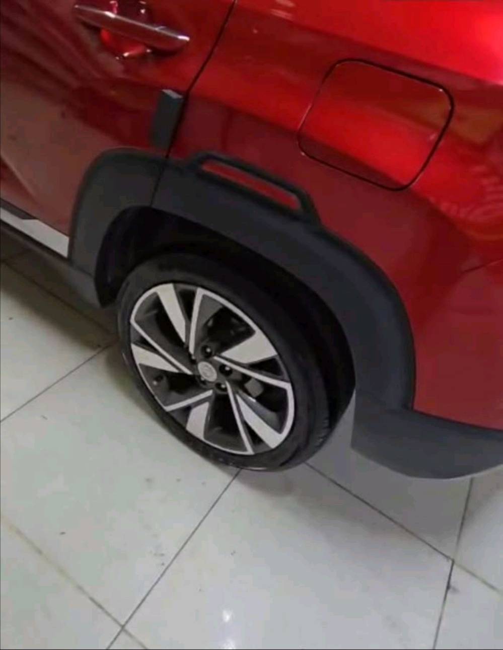للبيع: شانجان CS35 Plus بمواصفات الشركة 🚗
​الموديل: 2020
​اللون: أحمر مميز 🔴
​المحرك: 1.6 Turbo (عزم وقوة ممتازة)
​المسافة المقطوعة: 85,000 كم
​نوع الوقود: بنزين (عادي)
​الأوراق: سنوية وهزة جديدة نافذة لغاية 2030 (رقم السليمانية الجديد)
​✨ أبرز المواصفات والميزات:
​نظام القيادة: قيادة ذاتية + 3 أنظمة قيادة (توفير الوقود ECO / عادي / Sport).
​الرؤية والأمان: كاميرات 360 درجة + حساسات أمامية وخلفية.
​الراحة والترفيه: شاشة لمس متطورة، بلوتوث، منفذ USB، نظام تشغيل عن بعد.
​التبريد: مكيف ثلج ❄️.
​الإضافات: فتحة سقف بانوراما، مرايات شفط كهربائية، تخم تاير جديد.
​🔍 حالة السيارة:
​الميكانيك: الكير، المحرك، والحدادية بحالة الشركة وعلى الفحص.
​البودي: السيارة مال بيت، نظيفة جداً (شخط إبرة مابيها).
​💰 السعر والموقع:
​السعر: 125 ورقة (وبيه مجال بسيط) 🤝
​الموقع: بغداد 📍
​📞 للاستفسار والتواصل مباشرة مع المالك:
​***********