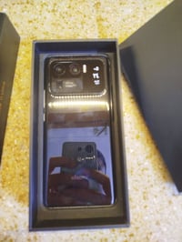 اخوان شاومي ١١ الترا للبيع الجهاز كلش نضيف سعره ٣٦٠ كارتونته وشاحنته و...