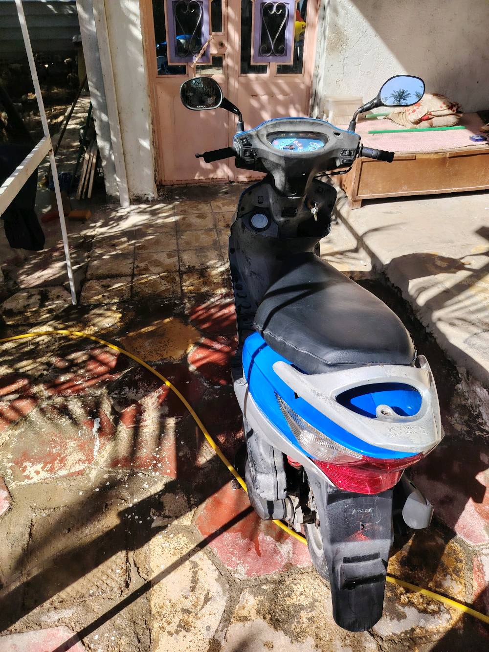 دراجه كامكو v2 موديل 2014 نوزل صاربه ١٠ ايام ماخذه حاويه مكاني ابو صخير سعره ٨٢٥٠٠٠ وبيه مجال بسيط