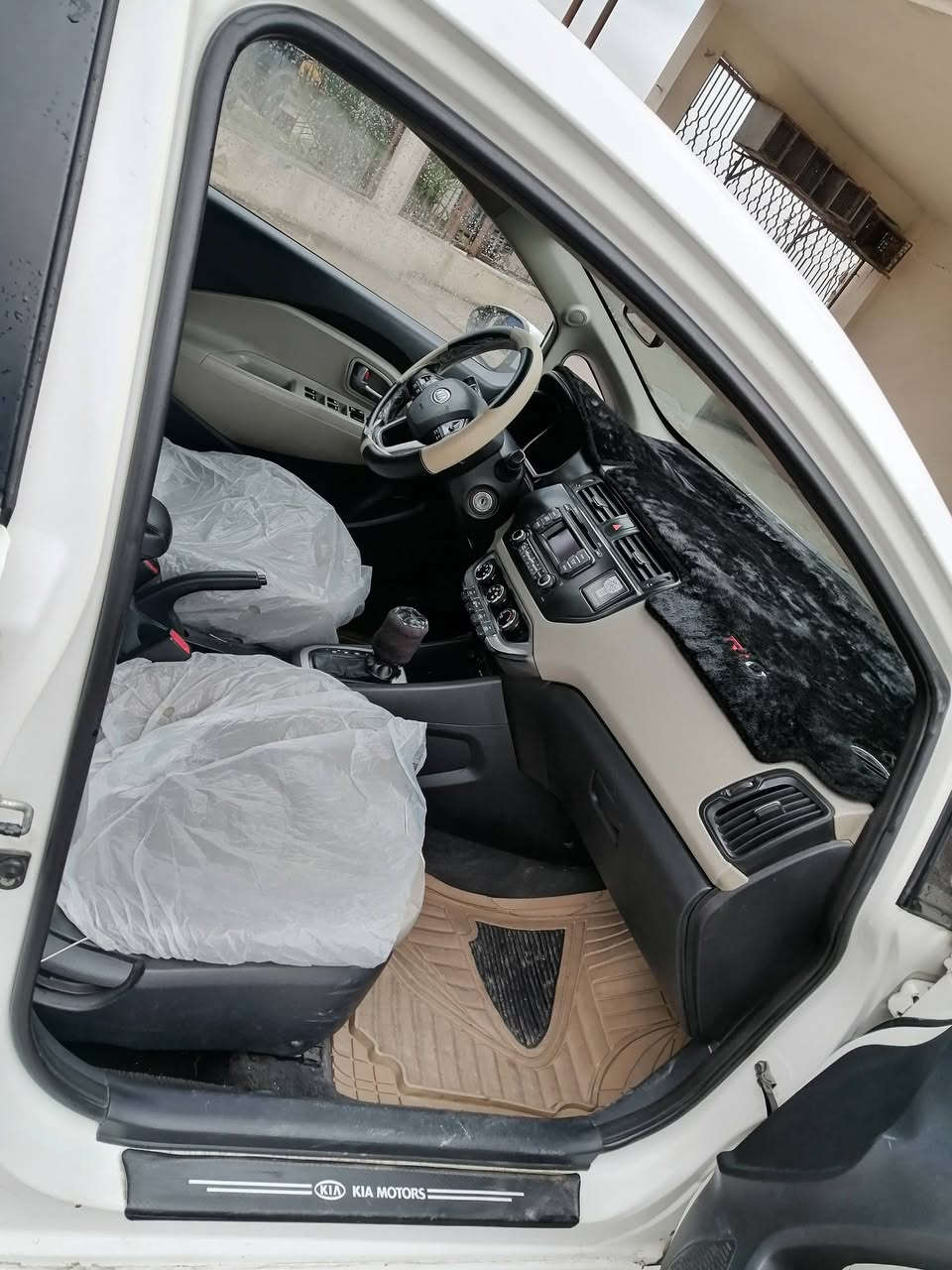 كيا ريو ٢٠١٢ محرك ١٦ وارد كوري كابون بانزين هزه جديده رقم جديد فول موصفات بيها تبديل باب اصلي شركه وبيها شويا تحيل بل سقف السعر ١٠٥ وبيها مجال
*********** عنوان السياره الموصل الايسر
