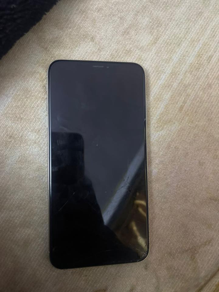 مرحبا ايفون اكس ماكس الذاكره 250 البطاريه 75 الموبايل مفطور من الصفحتين السعر 125 وبي مجال عنوان بغداد للتواصل *********** واتس فقط
