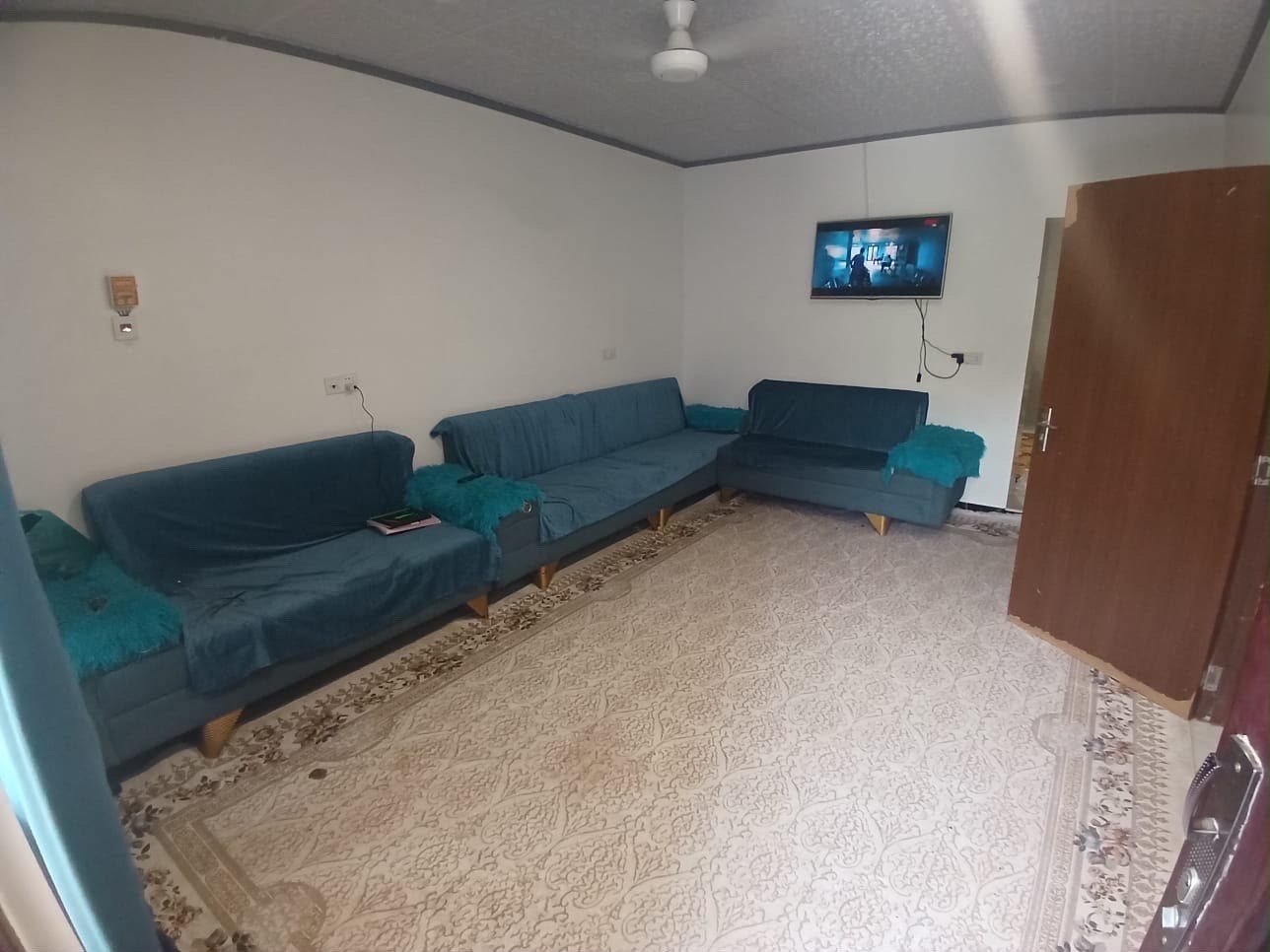 سلام عليكم   تم عرض. عدن البيت البيع مساحه 300  موقع مجمع الأميرات.القديم  مرحله اول. قطاع ثامن   بناه نضيف  بيه اضفات   من احدث  مواد بناء من افضل كادر بناء 
:مبدله رضيه بورسلين  
: 2  إضافه غرفه  طابق ثاني. أربع 
:3 كراج كاشي. من احدث معامل في نجف 
:4اضافه مطبخ حار وبارد 
:5صاله عدد 3
:6 مجمع صحيات جداد  مميز 
:7تسيس  كهرباء جديد 
:8 اهم شي بناء مال جناي واليس بياع شره 
:9بيت  بعد بناء صارله سنه  من مسكون 
:10 الاستفسار  على رقم :***********
:11الاستفسار  على واتساب فقط   سعر 300بي مجال @واتساب وشكرآ جزيلا