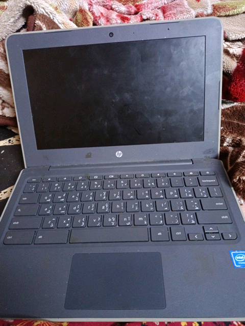 لابتوب من نوع hp Chrome قلاب 180 درجة مع الجنطة مالتها وشاحنتها بس الشاشه مالتها عطلانه نظيفة تشرتيها تواصل وتساب على الرقم +964 786 965 3522
تگدر تذكر الموديل بالضبط مالت الـ HP Chrome؟ وشنو مواصفاته (المعالج، الرام، والذاكرة/التخزين) حتى يعرف المشتري شنو ياخذ؟: 
ذاكرة 32
الشاشة العطلانة شنو بيها بالضبط: مكسورة/ما تعرض صورة/بيها خطوط، وهل الجهاز يشتغل طبيعي على شاشة خارجية؟: 
شاشه عطلت دخل بيها ماي وبعد ما اشتغلت 
الجنطة والشاحنة الأصليّة لو بدائل؟ وبيها أي ملحقات ثانية ويا الجهاز؟: 
جنطتها وشاحناتها الاصلية
وين مكانك بالعراق للاستلام أو التوصيل؟ وهل ممكن فحص قبل الشراء؟ وشنو أقل سعر نهائي؟: 
بغداد الشعله شارع 60 أقل سعر 35الف