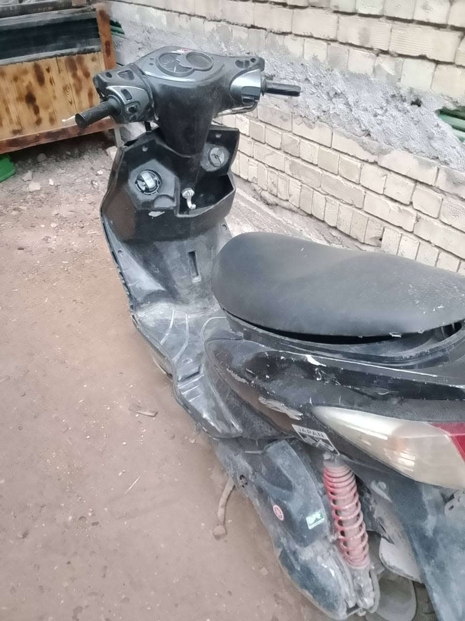 السلام عليكم دراجه سكنس ياباني الدراجه ابيعهه كايمه السعر 225تواصل ر***********
