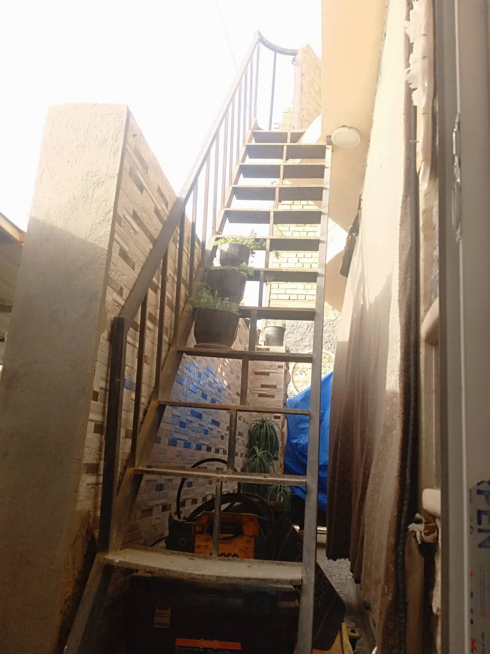 درج حديد للبيع 12 بايه مكان حي الفرات للاتصال ع رقم ***********
