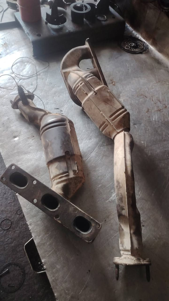 سلاام وعليكم حجر بيئة مال BMW E39 E60 محرك  M54 نضيف كلش يرهم عل صغر ميماتي ***********
