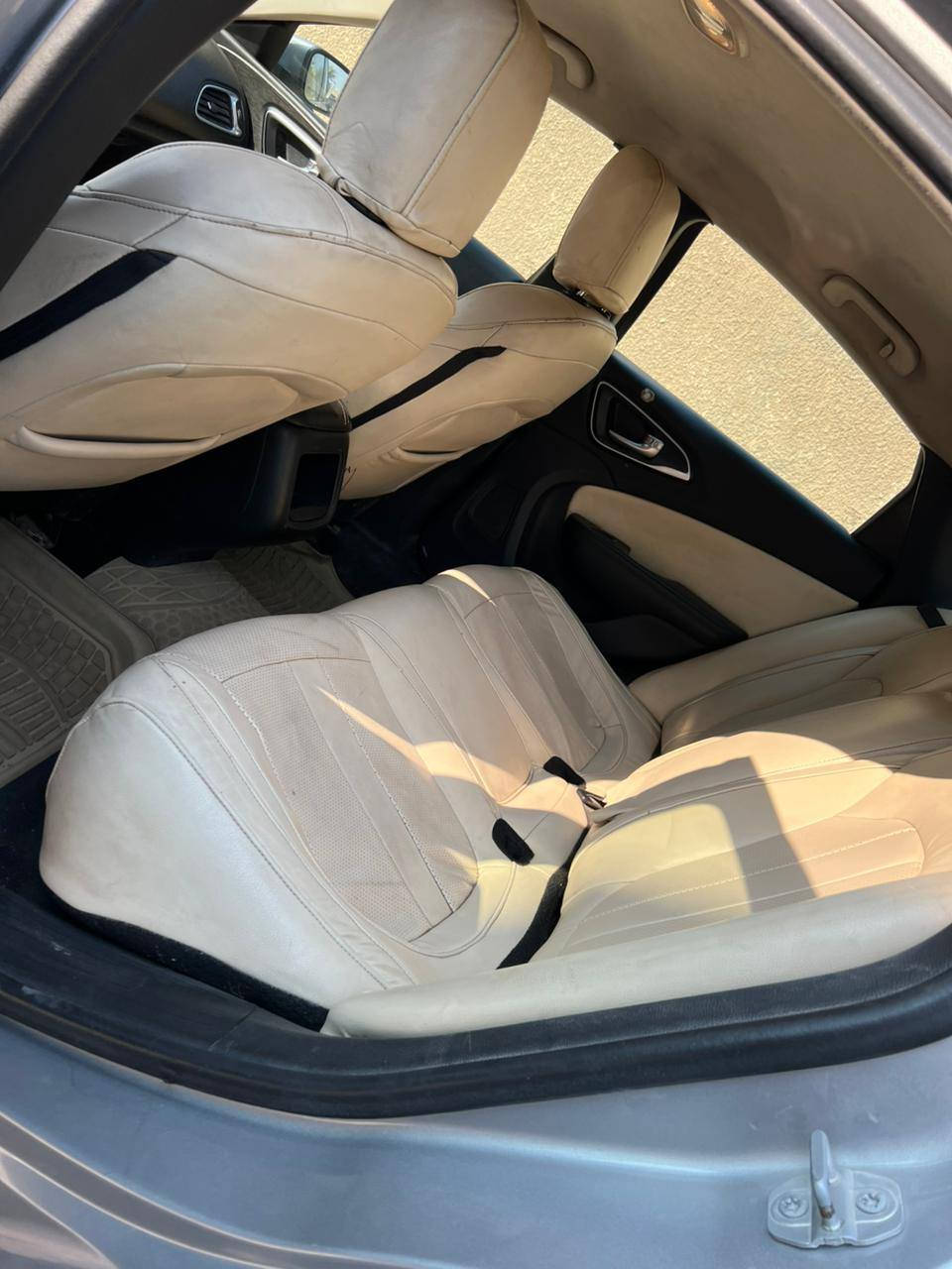 سي 200 موديل 16 محرك 2400 السعر 95 مكاني بغداد
رقم باسمي سنوية وهزة جدد تحويل بكل مكان اربع قطع صبغ بدون دواخل شرط الفحص 
مكينة وكير كهربائيات بالكارتون كفالة عامة 
***********
