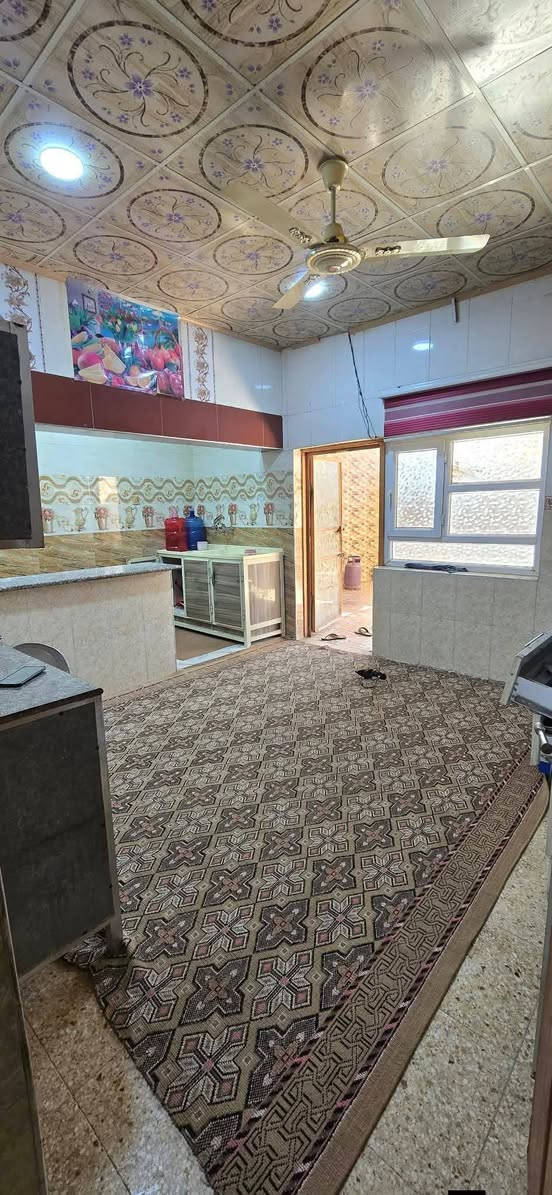 السلام عليكم
بيت للبيع طابو صرف 

العنوان جمعية الاسكان مقابل جامع اهل البيت

مساحته 253متر واجهه 13م

يحتوي ع

4 غرف نوم 

صالتين

مطبخ 

استقبال 

صحيات

طارمه كبيره

مناور 

للاستفسار أكثر الاتصال ع

***********

***********
