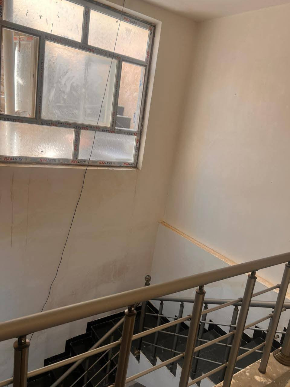 بيت للبيع – حي الإطارات
📍 الموقع: مكان مميز خلف الكلية المفتوحة
📐 المساحة: 100 متر (5×20)
السعر 155 مليون مع المجال
🏢 الوصف: طابقين – بناء حديث
🛏 التفاصيل:
3 غرف نوم
استقبال
صالة
مطبخ
✨ موقع هادئ وقريب من الخدمات
📞 للاستفسار:
***********
***********
