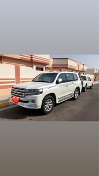 لاندكروز • ٢٠١٧ • ٧٠٠٠٠ كم