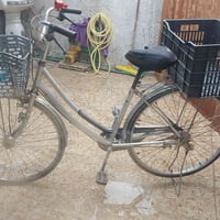 بايسكل للبيع بناتي 27 الحجم رايده ب 100 وبي مجال رقم الموبايل هو 07757...